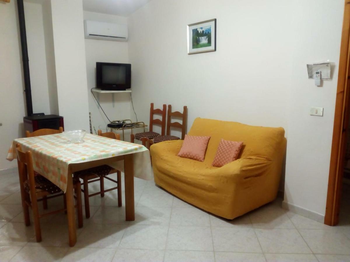 Santu Luisu Iun P2230 Apartment Galtelli Bagian luar foto